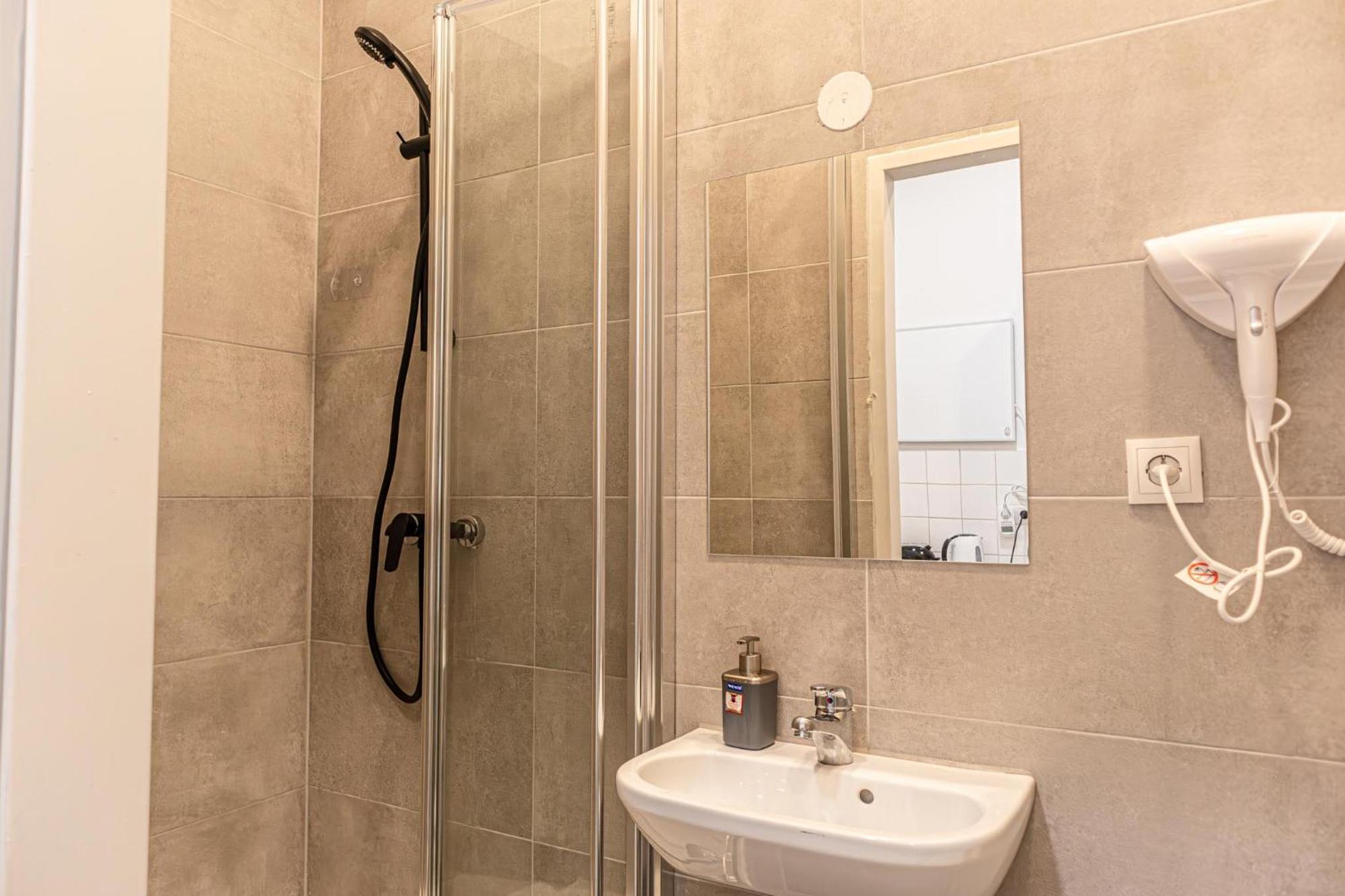 Welcoming 1Br Apt- Near U6 Station Am Schoepfwerk Vienna Esterno foto